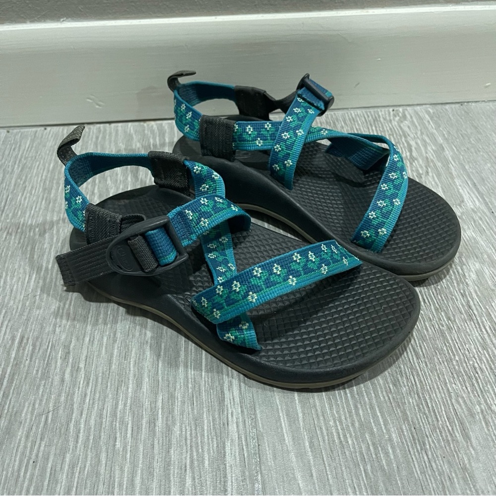 Youth girls chacos (1)